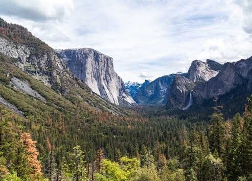 landscape-of-the-valley-at-yosemite-national-park-california
